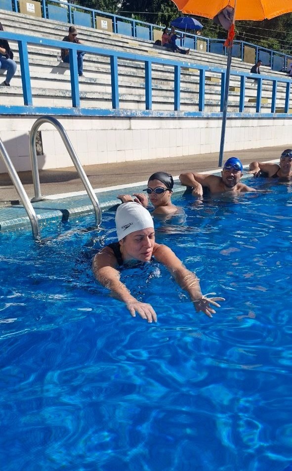 Entrenamiento de técnica en piscina